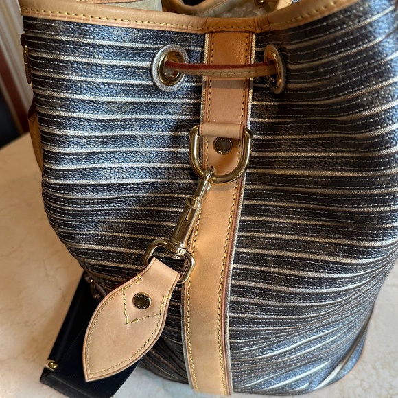 Louis Vuitton Eden Neo Monogram Limited Edition Bag - Picture 10 of 15